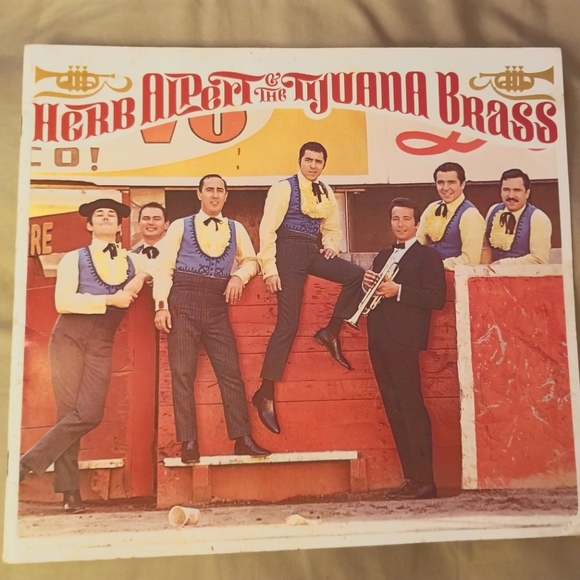 HERB ALPERT & TIJUANA BRASS- CONCERT TOUR SOUVENIR ALBUM - Picture 1 of 3
